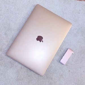 2020 13-inch Rose Gold MacBook Air w/ matching Satechi multi-port accessory